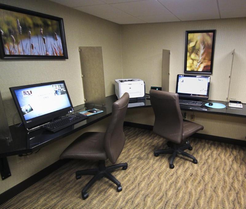Hotel Embassy By Hilton Will Rogers Airport 4*