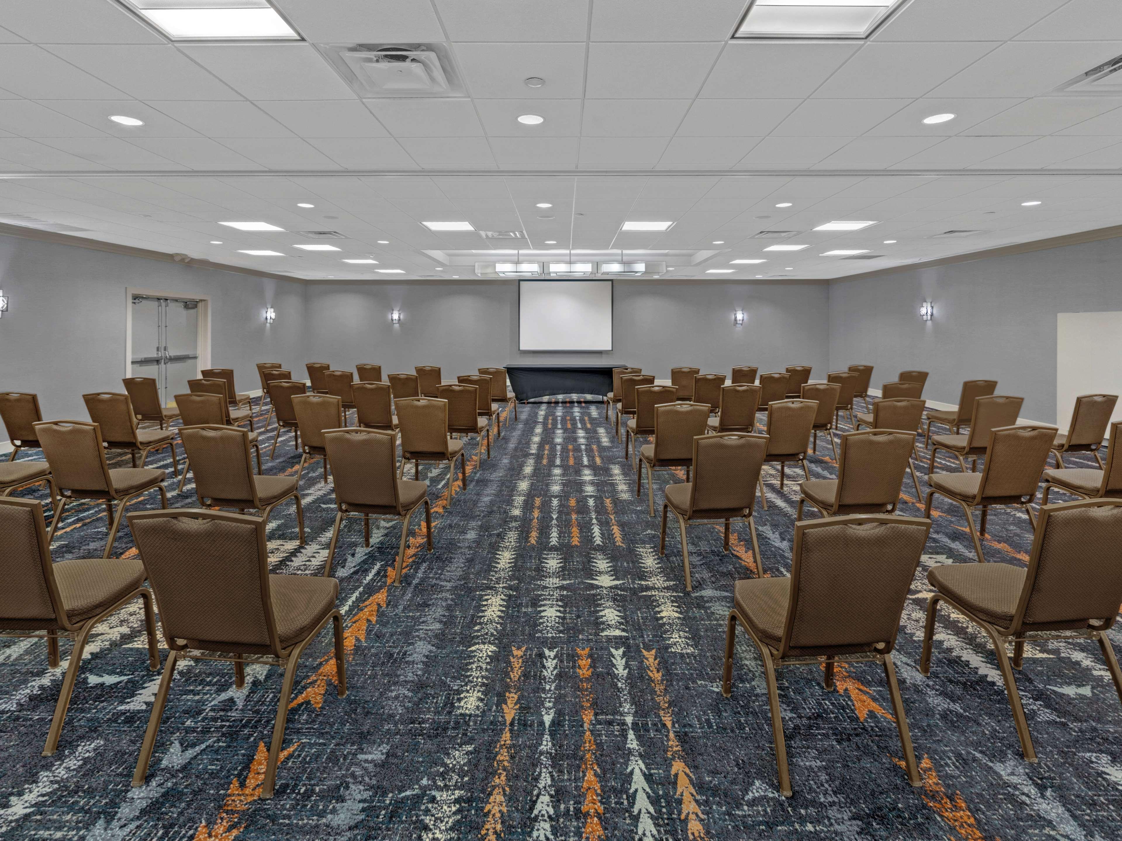 Embassy By Hilton Will Rogers Airport Hotel 4*