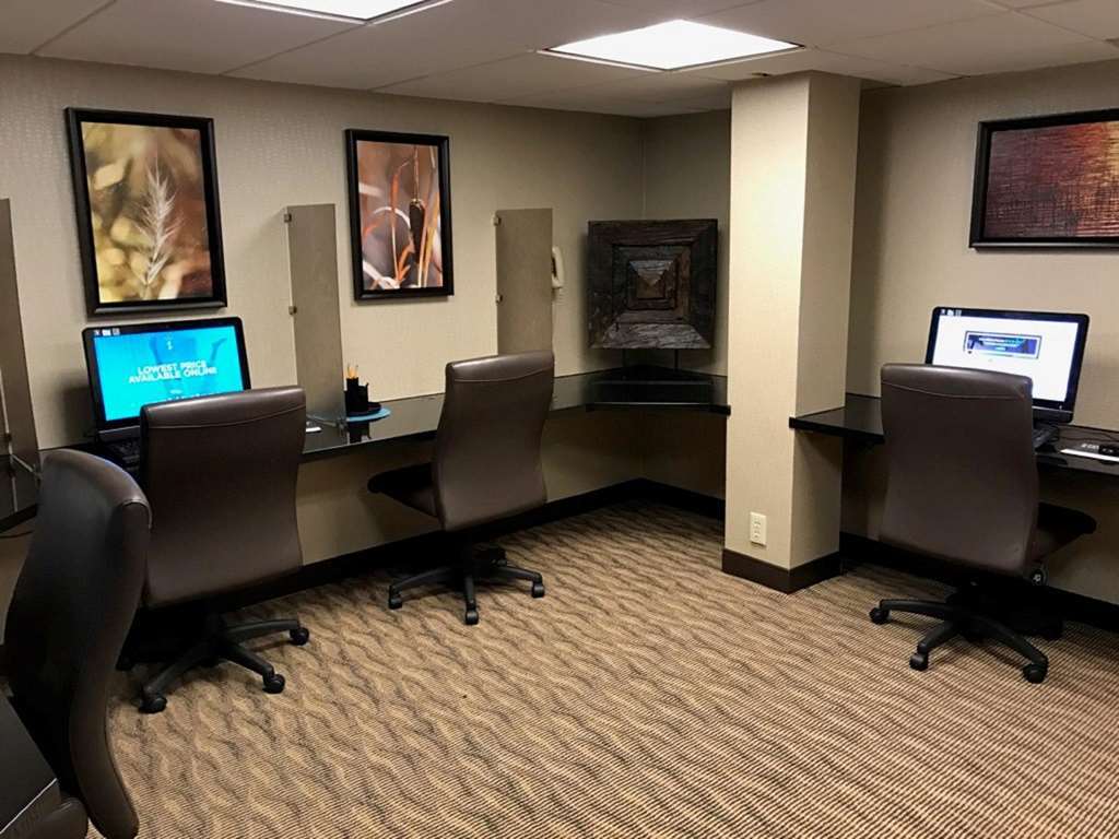 Embassy By Hilton Will Rogers Airport Hotel 4*