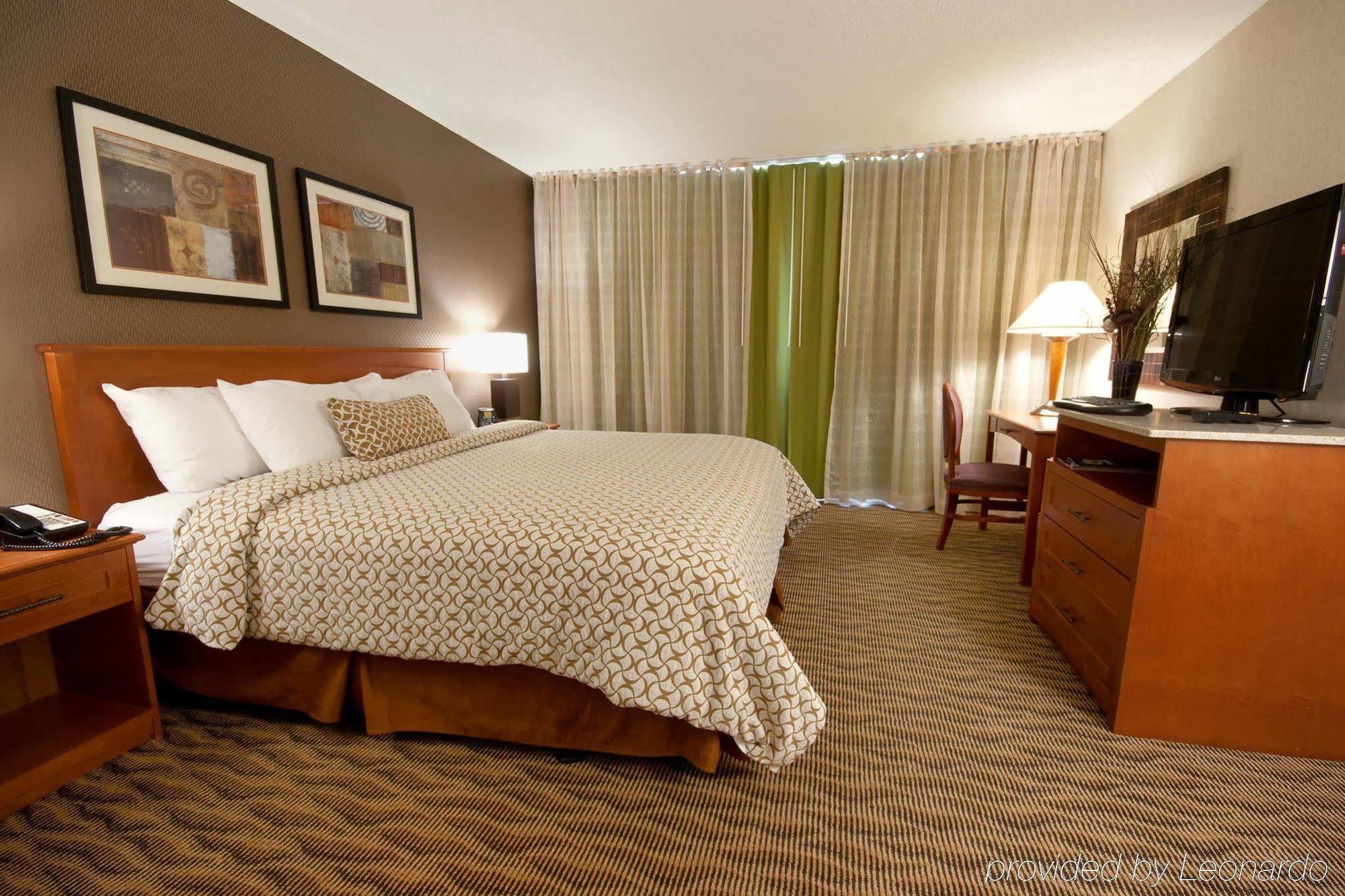 Hotel Embassy By Hilton Will Rogers Airport