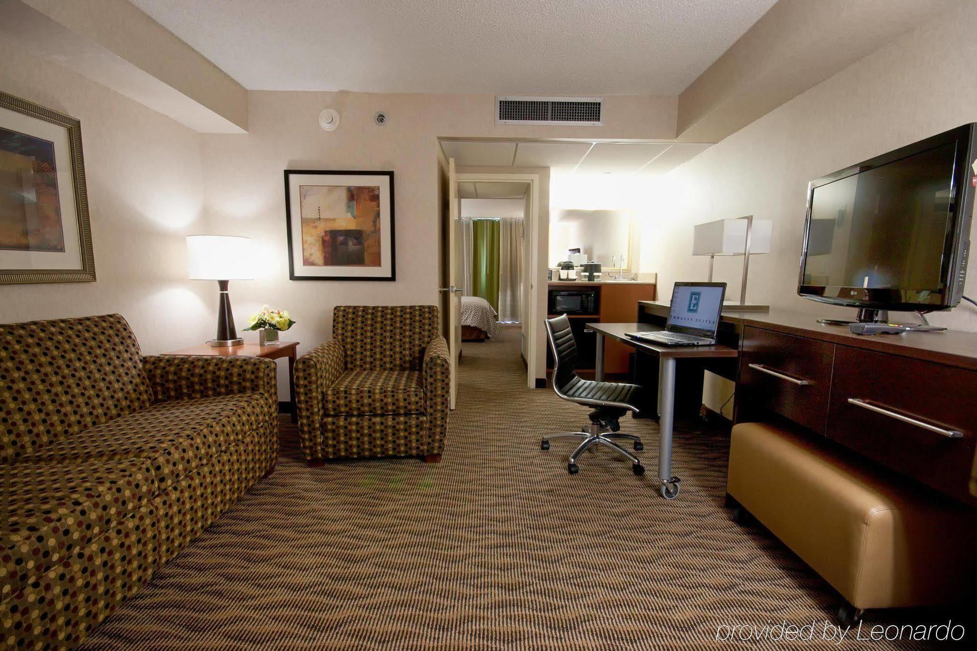 Hotel Embassy By Hilton Will Rogers Airport