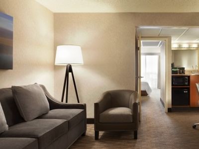 Hotel Embassy By Hilton Will Rogers Airport 4*
